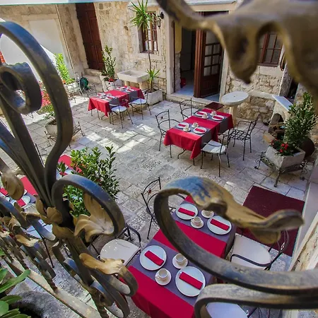 Palace Derossi Ii לינה וארוחת בוקר