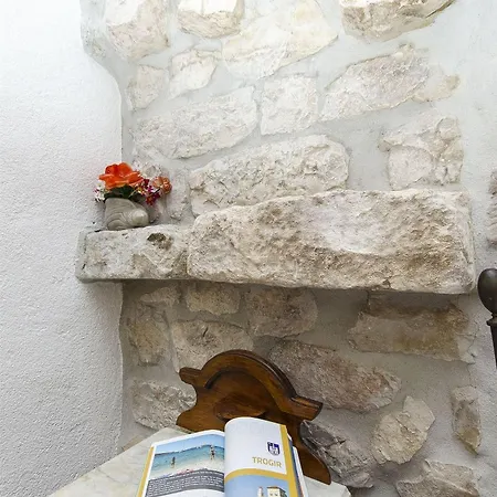 Palace Derossi Ii טרוגיר