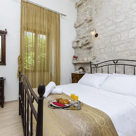 Palace Derossi Ii * Trogir