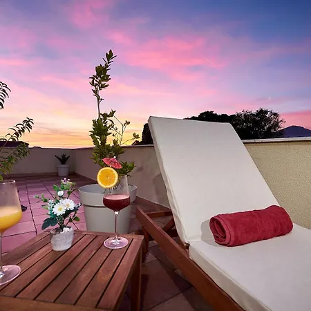 Palace Derossi Ii Panzió