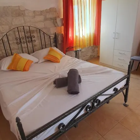 Palace Derossi Ii Bed & Breakfast Trogir