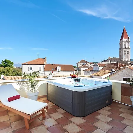 Palace Derossi Ii Trogir