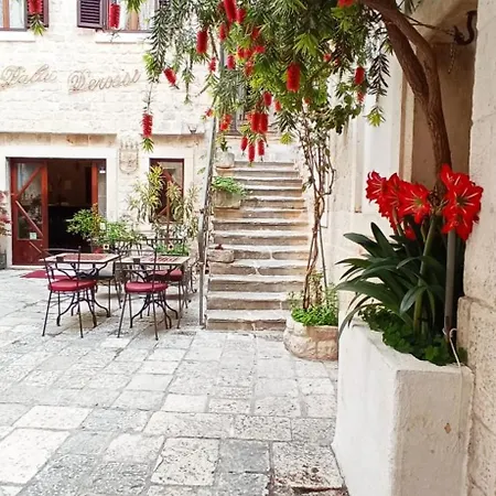 Palace Derossi Ii Panzió