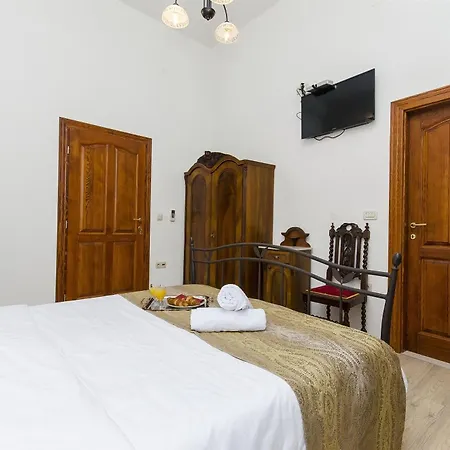 Palace Derossi Ii Bed & Breakfast *