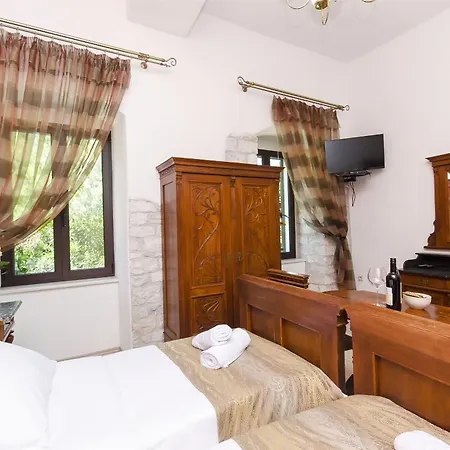 Palace Derossi Ii Bed & Breakfast *