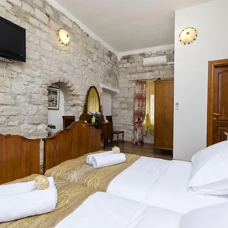 Bed & Breakfast Palace Derossi Ii