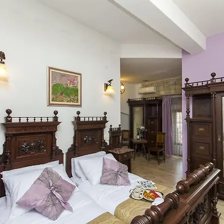 Palace Derossi Ii Panzió 3*